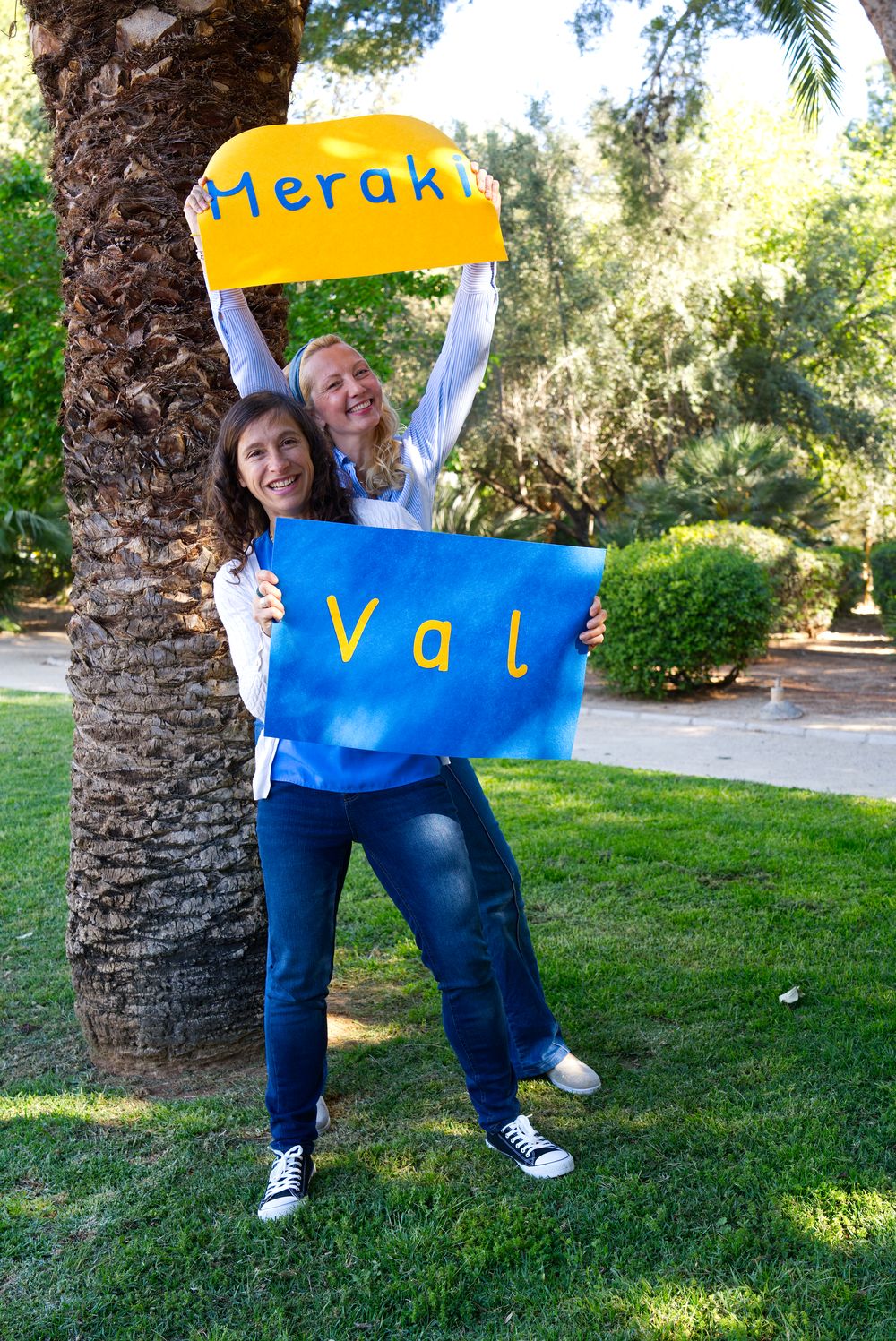 Olivera and Sara holding MerakiVal signs